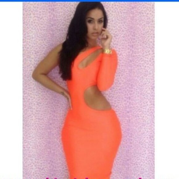 Dresses & Skirts - NWOT Bodycon, one sleeve dress